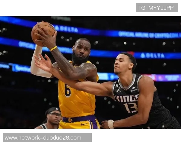 2014年湖人与国王精彩对决回顾及赛季亮点分析