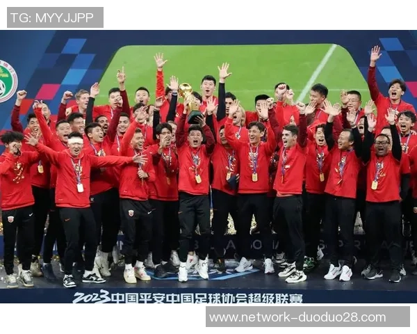 上海足球队速度排名创新高引发关注球迷热议新赛季期待更精彩表现 上海足球队速度排名创新高引发关注球迷热议新赛季期待更精彩表现