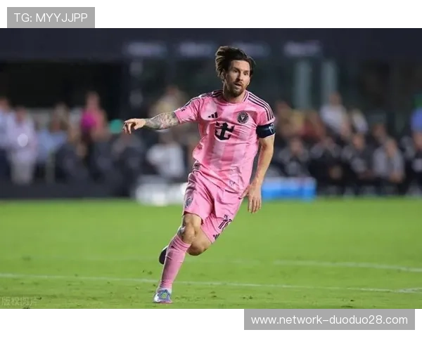 梅西加盟国际米兰后首次亮相大胜对手，展现王者风范引发球迷热烈反响